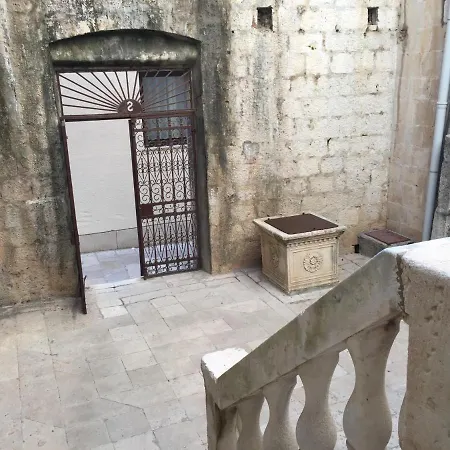 Konukevi Spanic Palace 3*