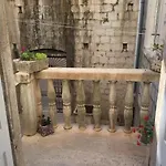 Spanic Palace 게스트하우스 4*